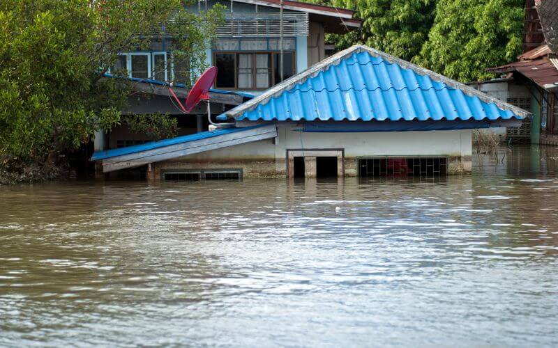 sonhar com casa inundada