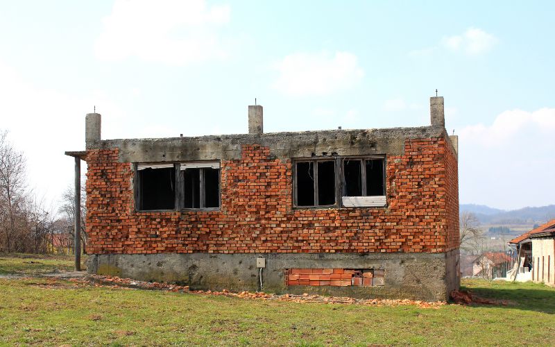 sonhar com casa sem telhado