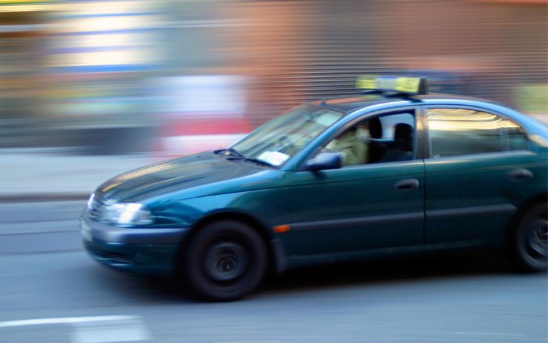 sonhar com carro em movimento