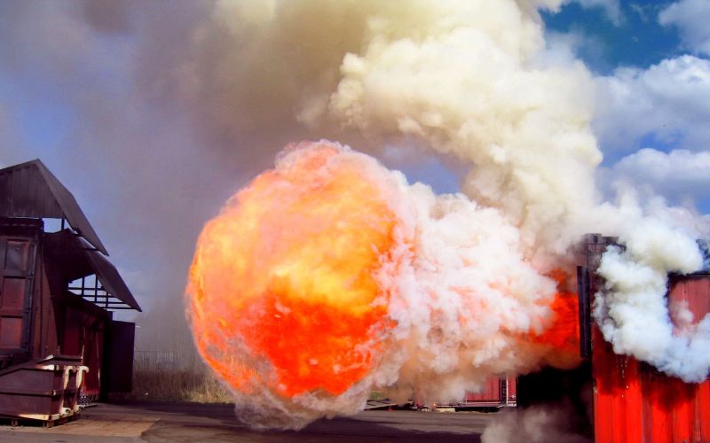 sonhar com fogo e explosão