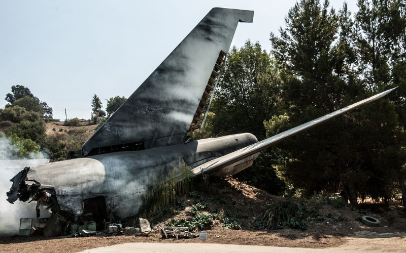 sonhar com avião caindo e pessoas mortas