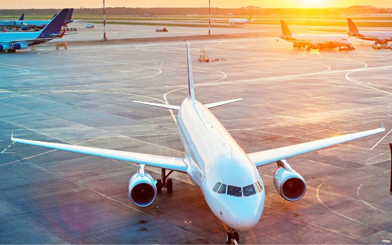 sonhar com avião no aeroporto