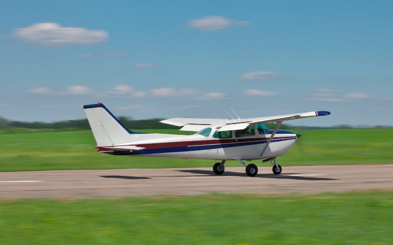 sonhar com avião pequeno