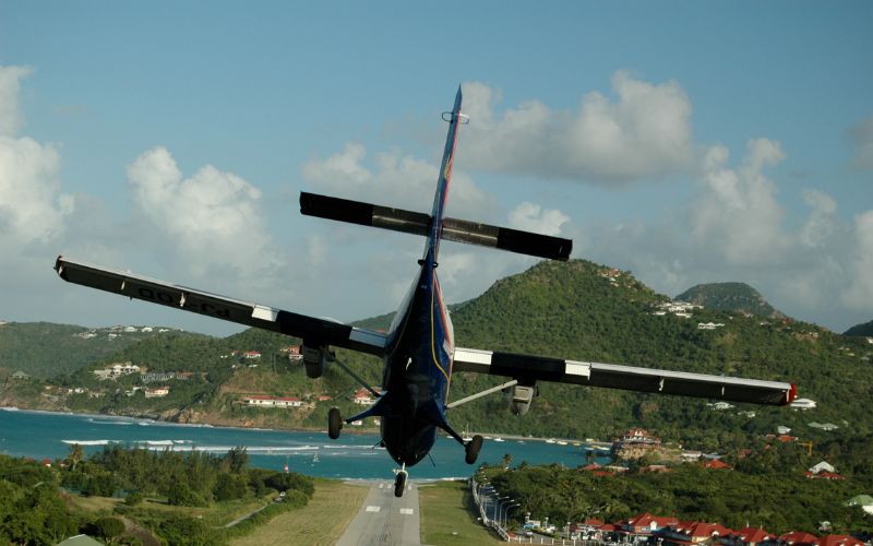 sonhar com avião pousando