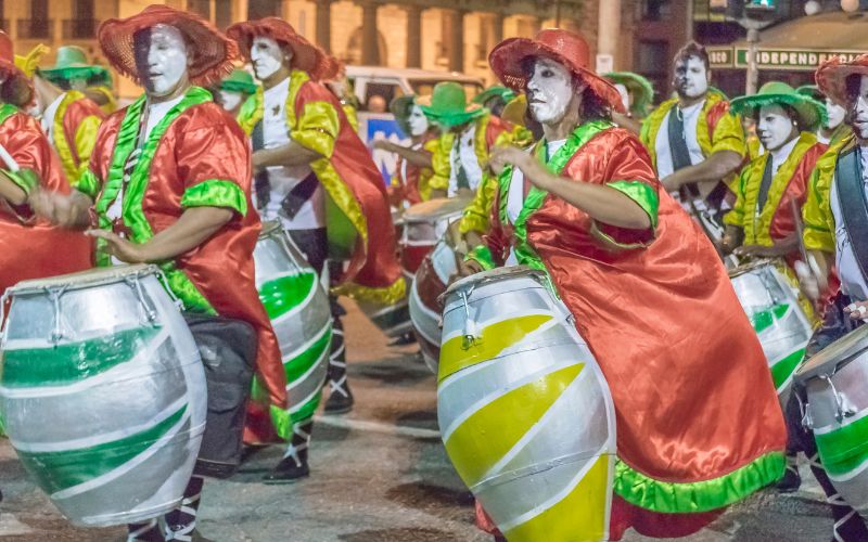 sonhar com festa de carnaval